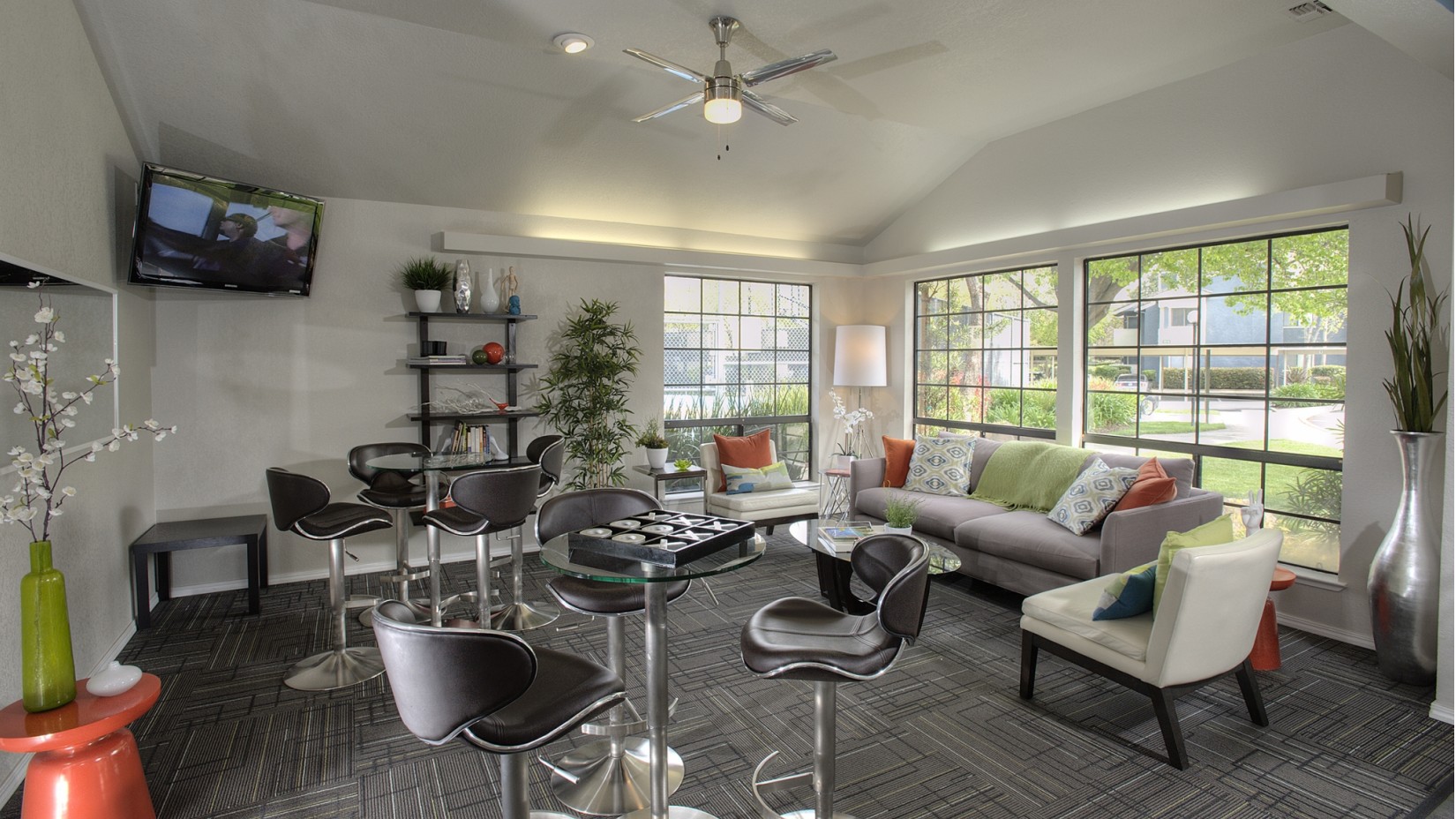 Resident Lounge | Apartments In Davis CA | The Edge