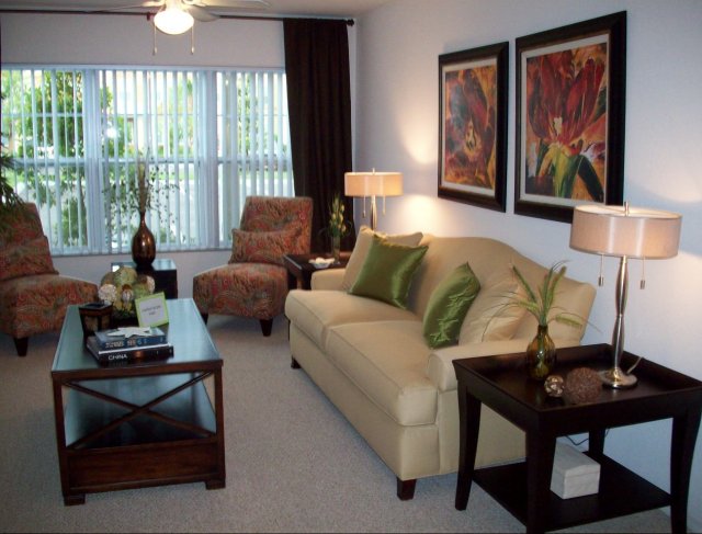 Apartments Pointe Marbella is close to Hawthorne Groves Apartments