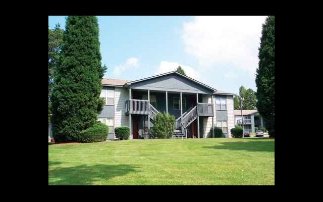 Summertree Apartments