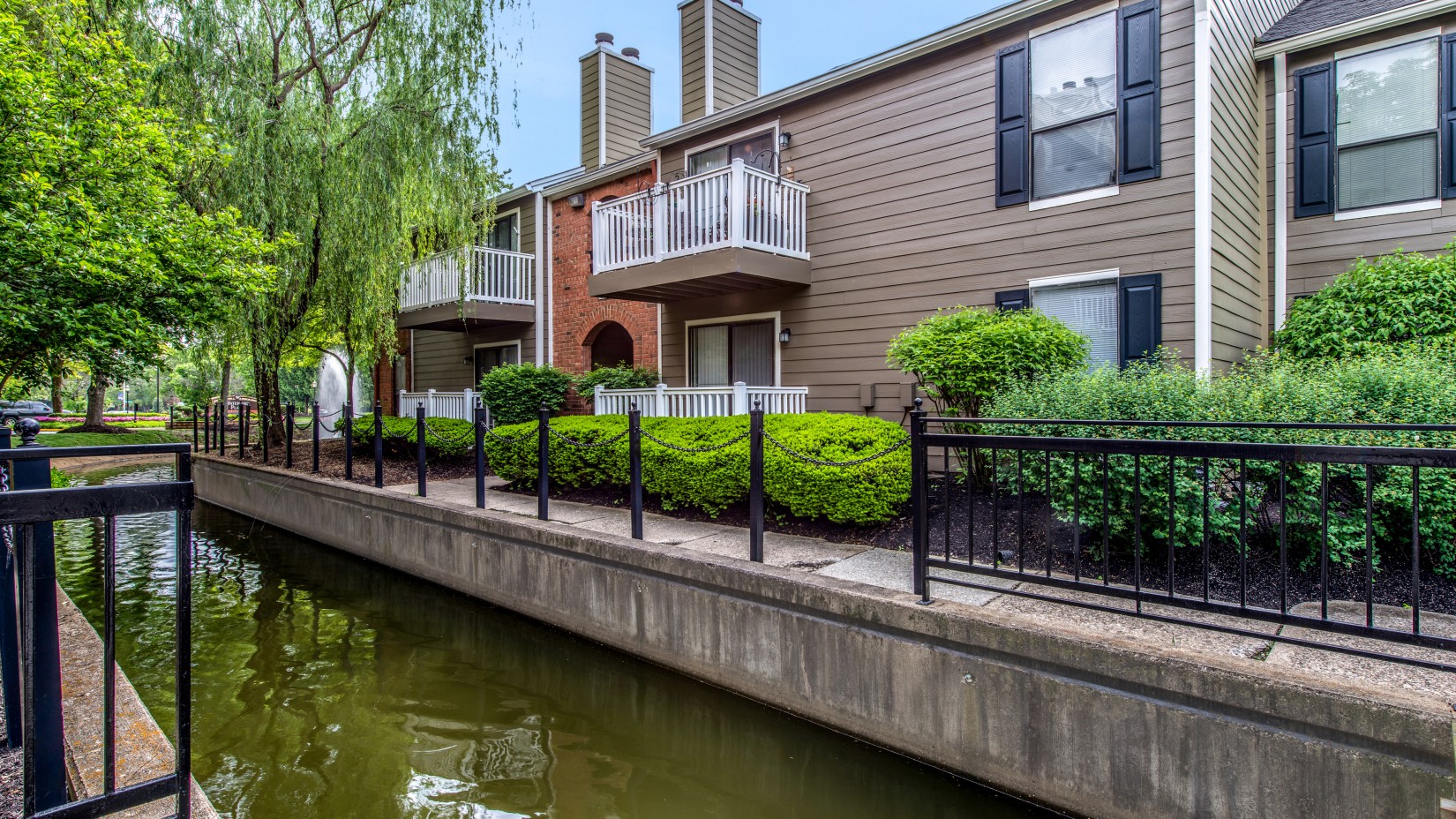 Waterford Place Apartment Homes
