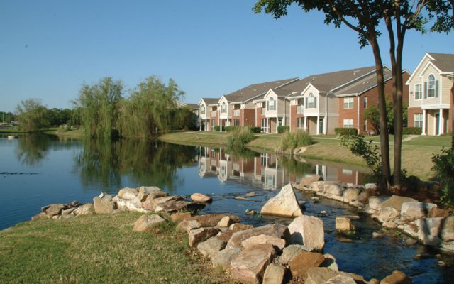 Apartment Park Central is close to Crossings  Millbrook