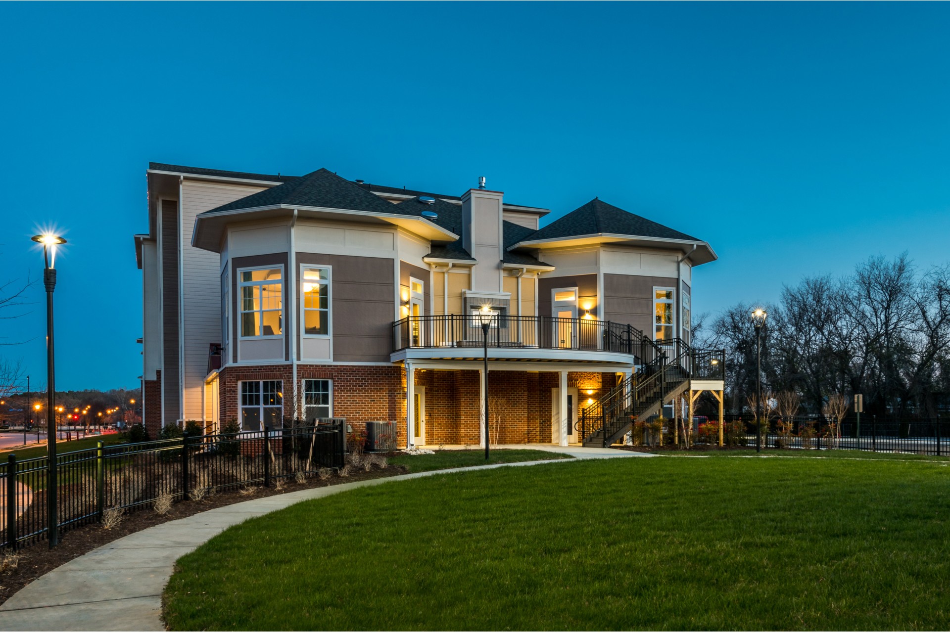 Pinnacle Apartments