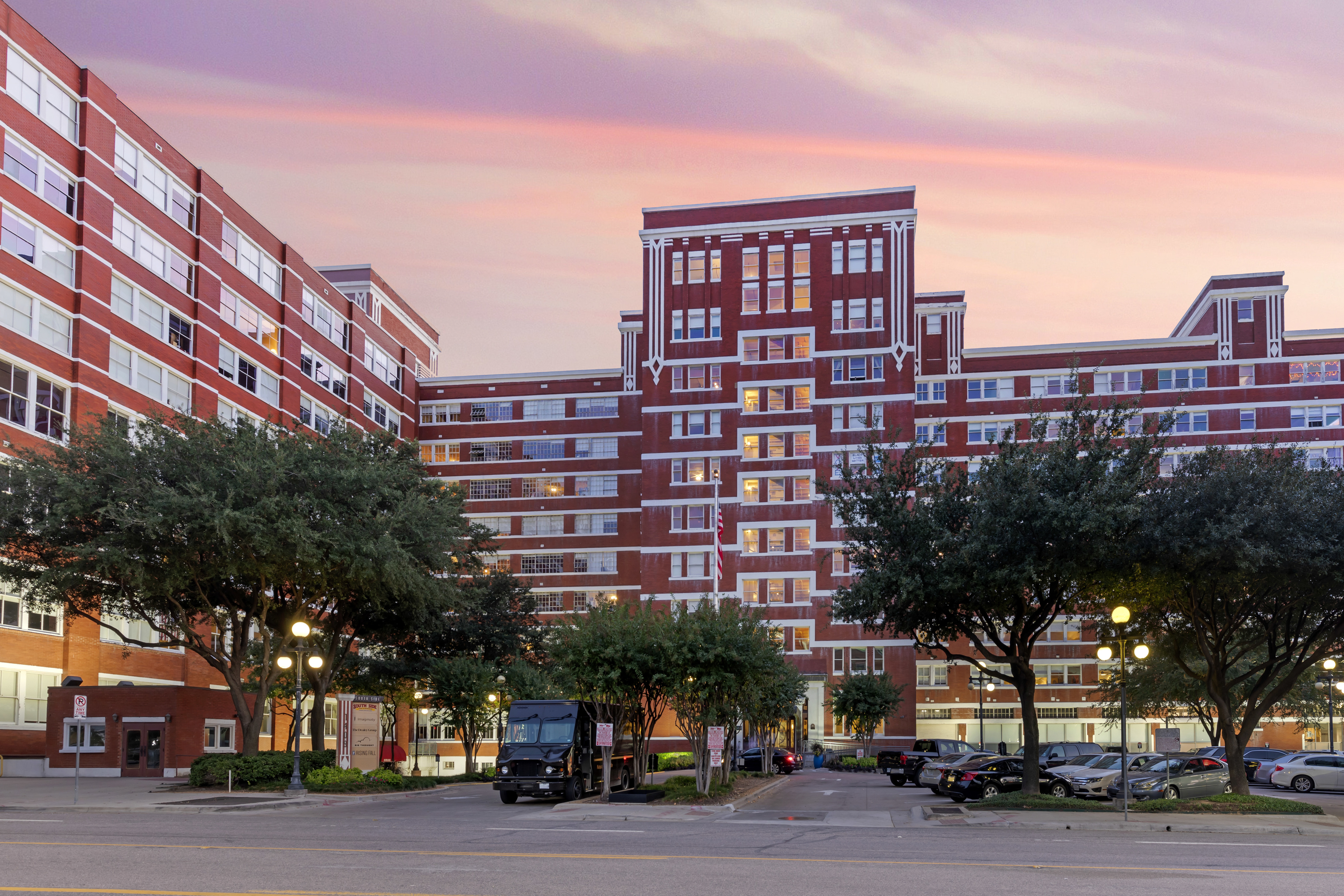 Southside On Lamar Apartments Located In Downtown Dallas