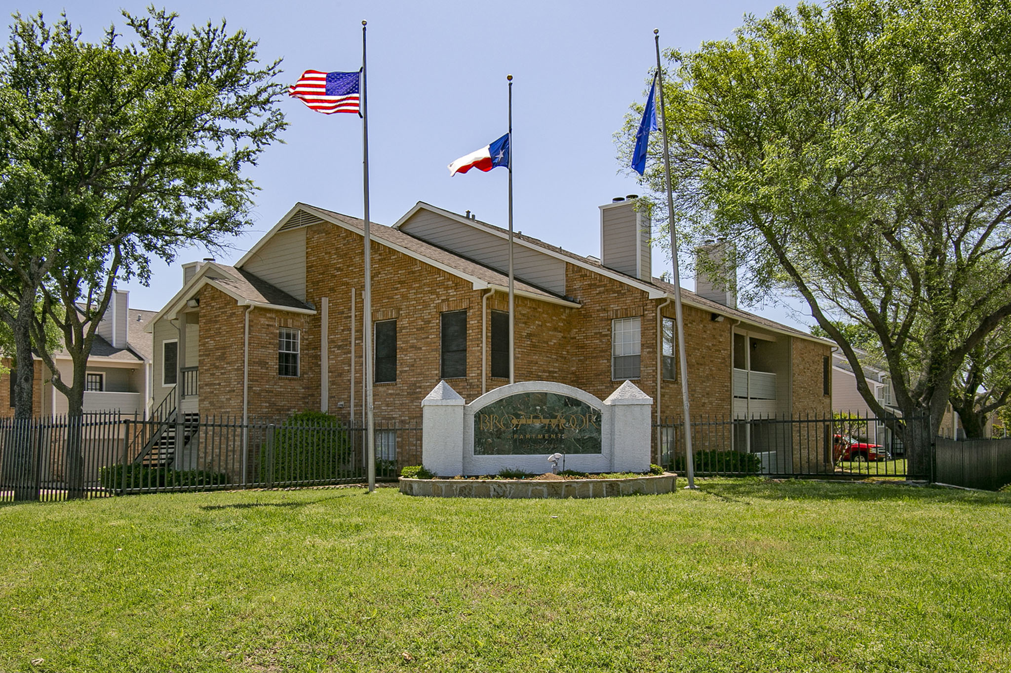 Broadmoor Villas Apartments In Irving Tx