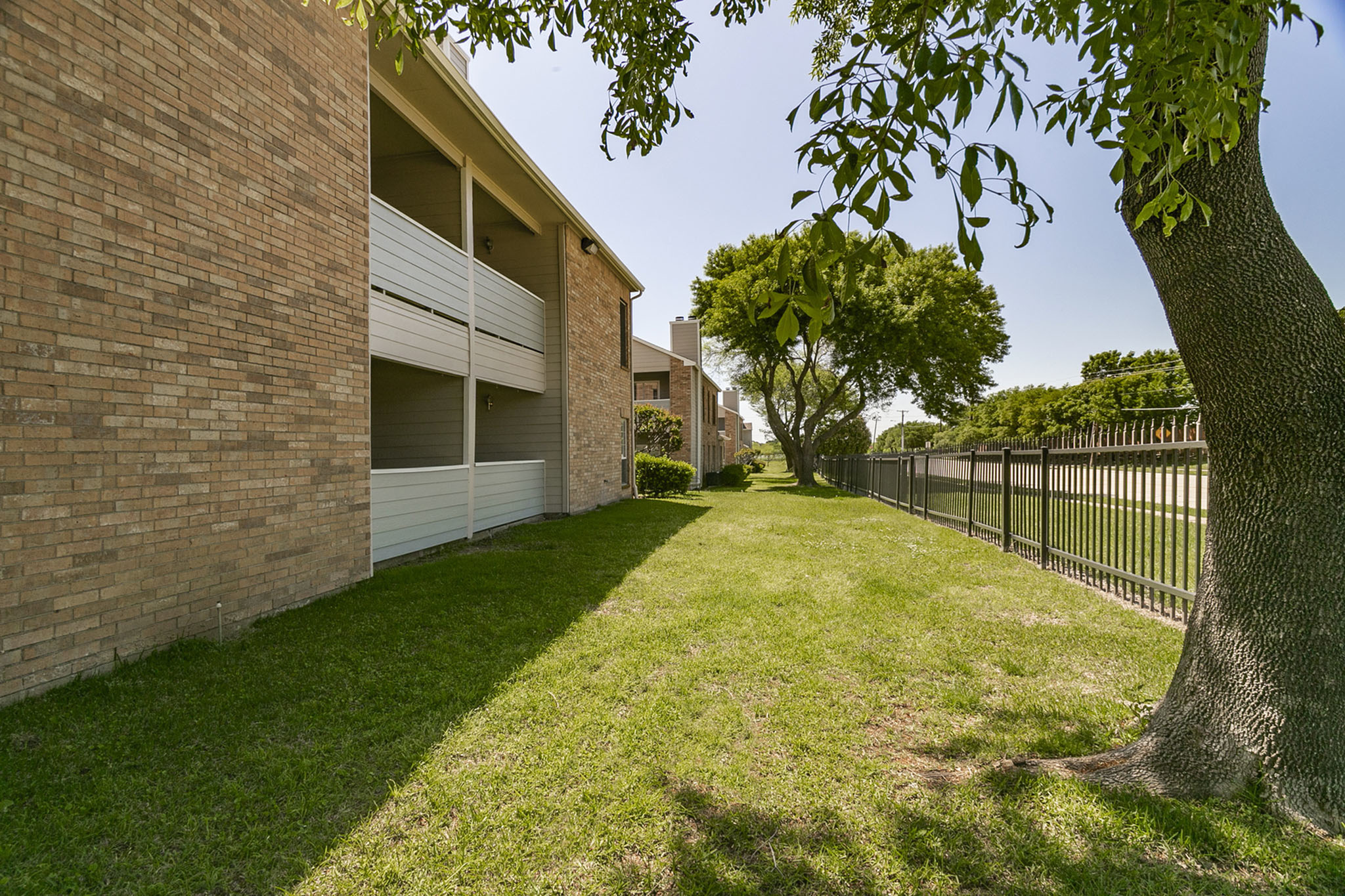 Broadmoor Villas Apartments In Irving Tx