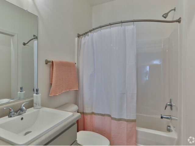Spacious Bathroom | Cullowhee NC Apartment For Rent | Bellamy Western