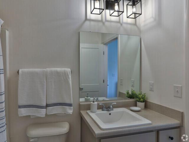 Elegant Bathroom | Apartments in Cullowhee, NC | Bellamy Western