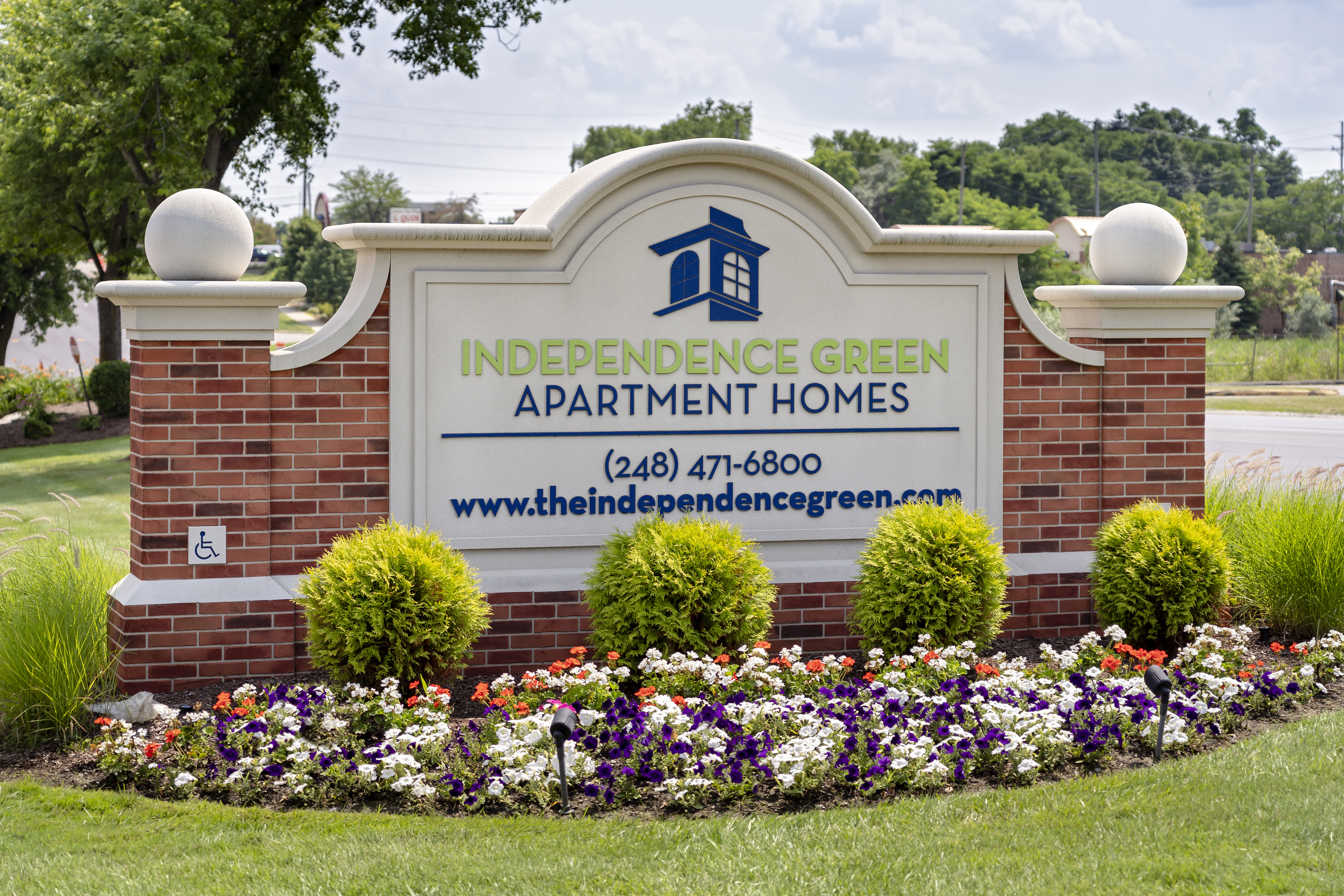 Independence Green Apartments In Farmington Hills Mi