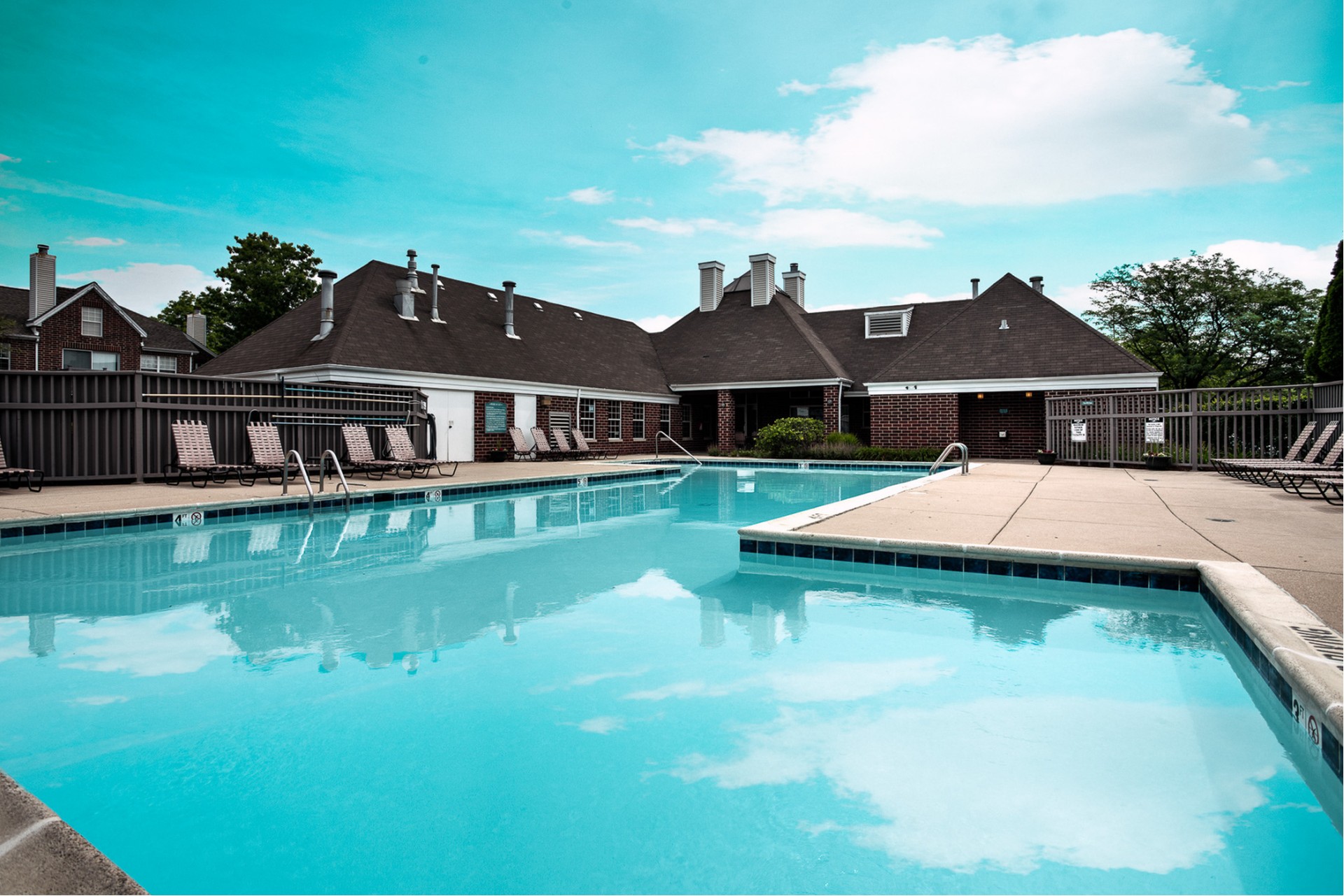 Bristol Club Apartments