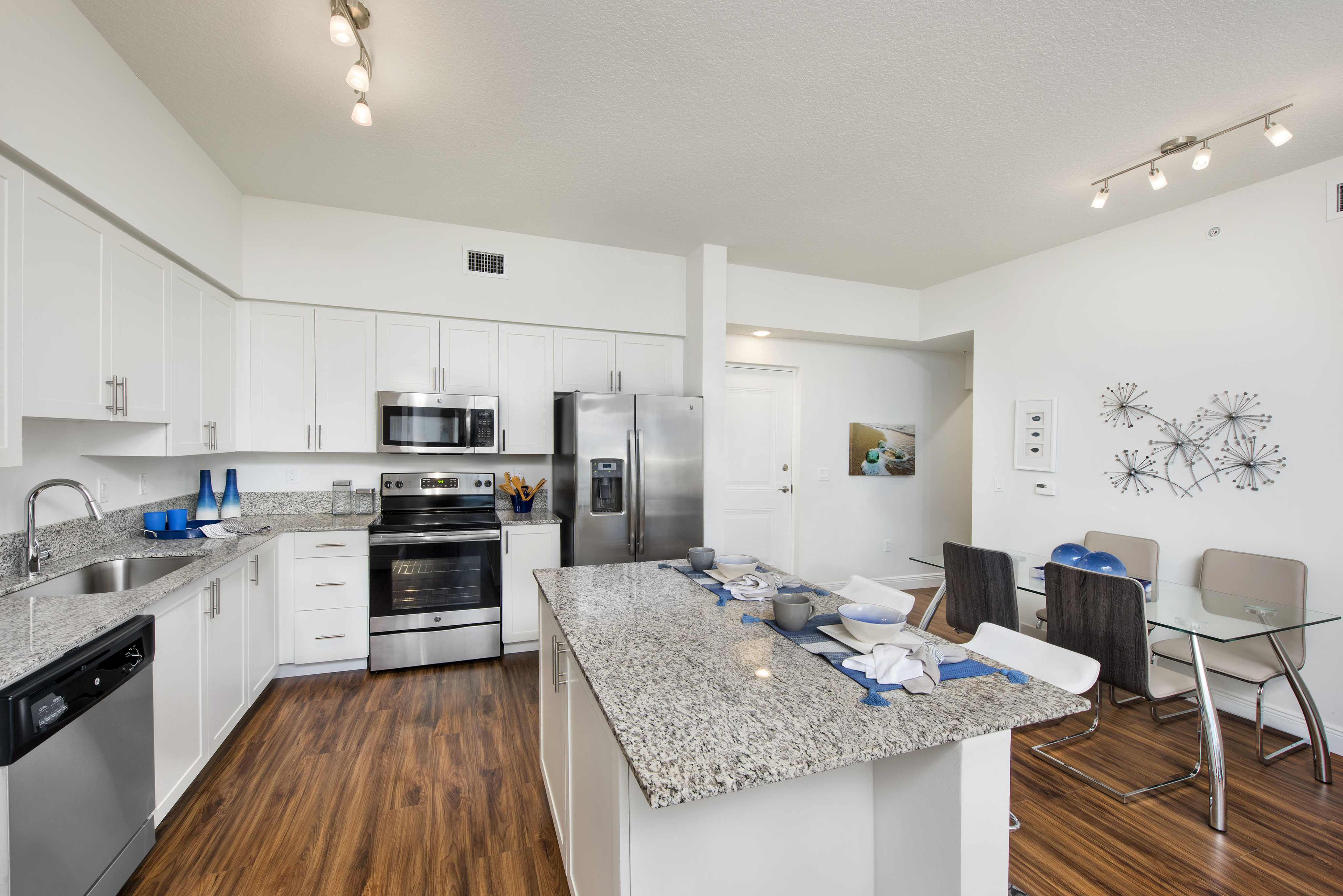 Amenity | Gourmet Kitchen | Island, Granite Countertop, Stainless Steel Appliances | Cottonwood West Palm Apartments