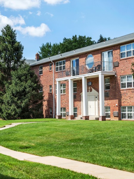 Residents Lounging in the Living Area | Barrington NJ Apartments | Union Grove