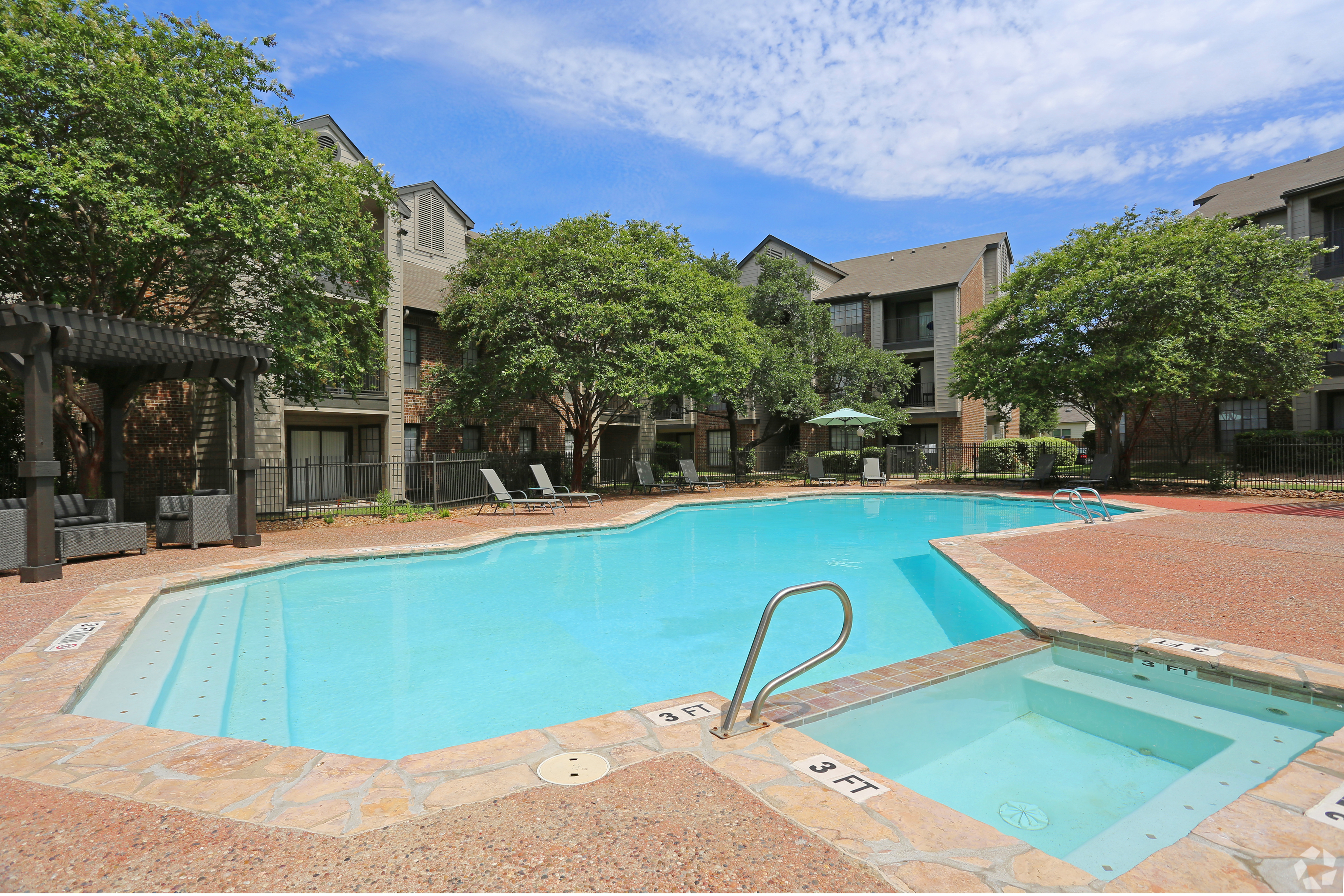 Apartments in San Antonio for Rent - Westlake Villas Large Swimming Pool With Hot Tub