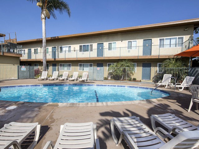 View Our Amenities | Breakpointe Coronado