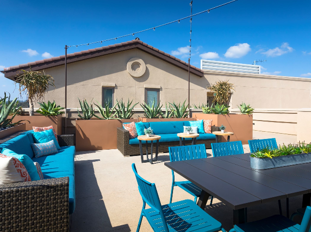 3 Roof Terraces with Fire Pit, TV, and Bar