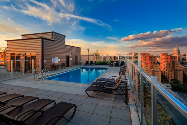 The Lux Apartments Lifestyle - Rooftop Swimming Pool