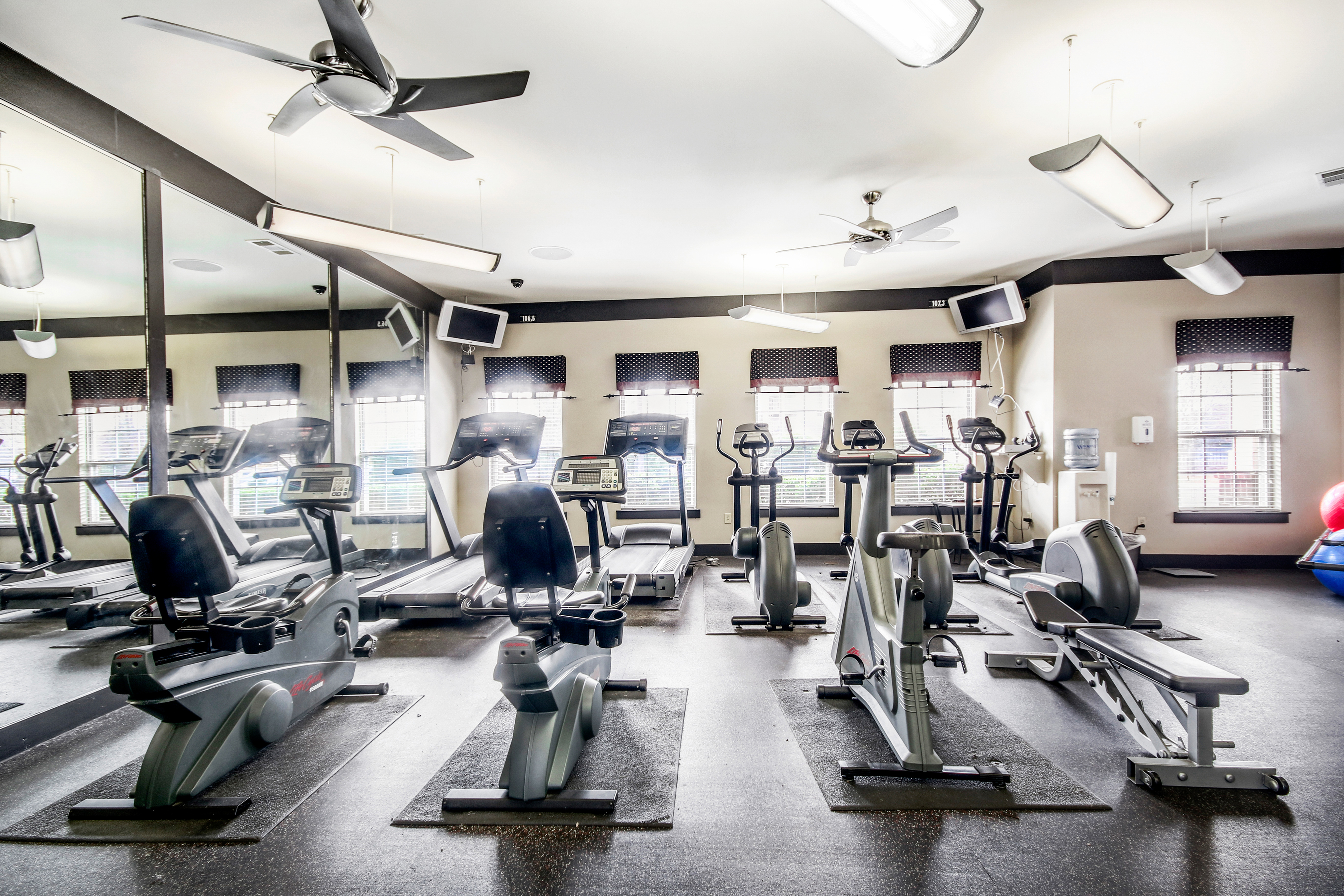 21 Apartments Lifestyle - Fitness Center