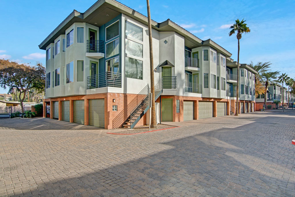 3 Bedroom Apartments In Phoenix Arizona Pavilions on Central