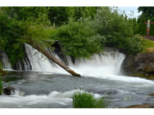 Tumwater Falls Park waterfall