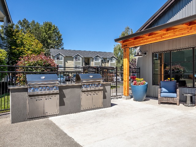 BBQ Patio with 4 Grills & Outdoor Seating