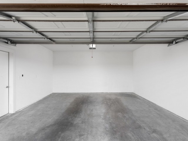 Echo-Park-at-Perry-Crossing-Plainfield-Indiana-Interior-Garage3