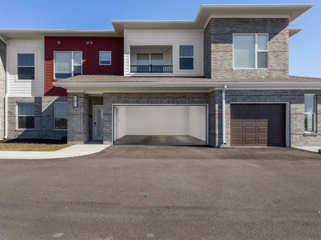 Echo-Park-at-Perry-Crossing-Plainfield-Indiana-Exterior-Garage5