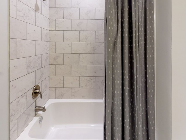 Echo-Park-at-Perry-Crossing-Plainfield-Indiana-Interior-Bathroom