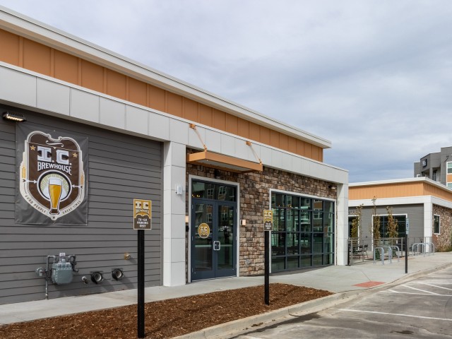 The-Mezz-at-Fiddler’s-Green-Community-Amenity-Restaurant-9