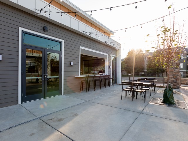 The-Mezz-at-Fiddler’s-Green-Community-Amenity-Restaurant-3