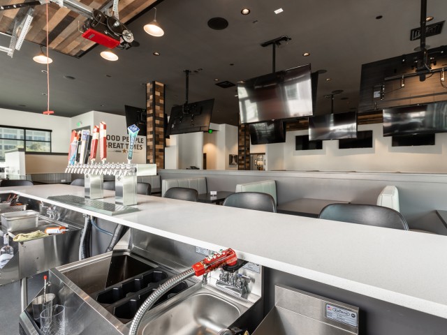 The-Mezz-at-Fiddler’s-Green-Community-Amenity-Restaurant-6