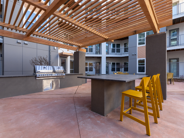 The-Mezz-Fiddlers’s-Green_Centennial_CO_Amenities_Pool_(02)-web