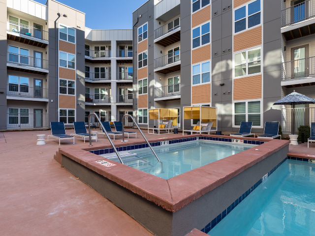 The-Mezz-Fiddlers’s-Green_Centennial_CO_Amenities_Pool_(07)-web