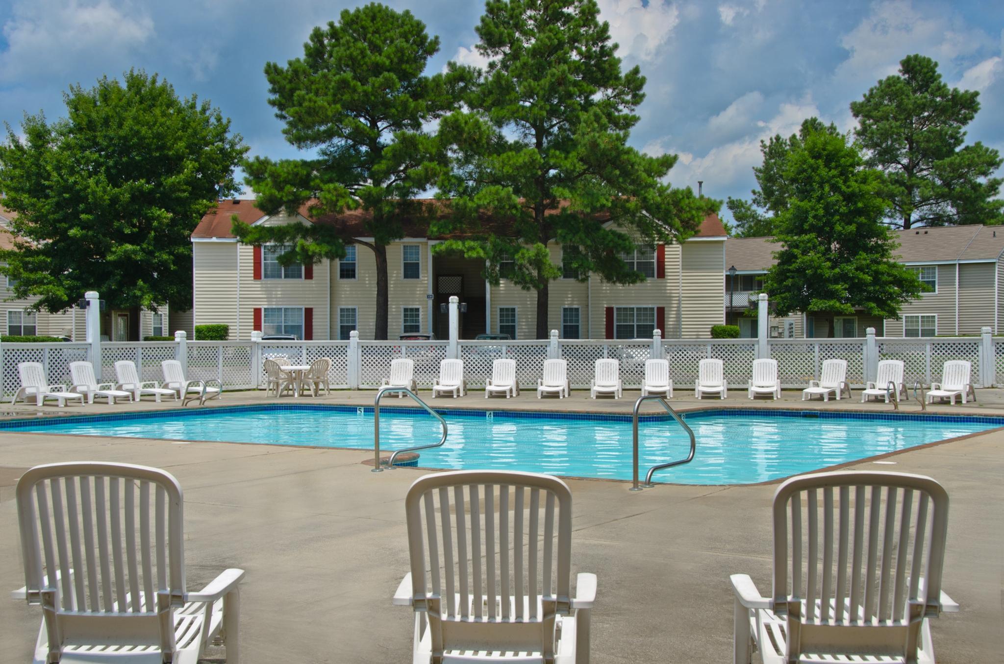 Oak Lake 1 2 Bed Chesapeake Apartments Official Site