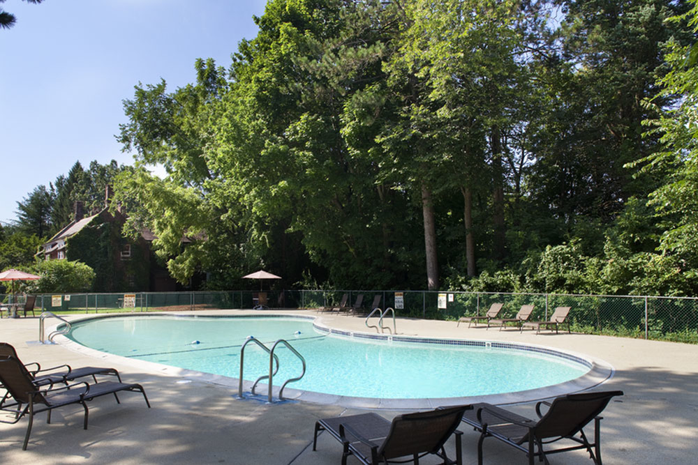 Pool | Colonial Village Apartments | Apartments in Manchester NH