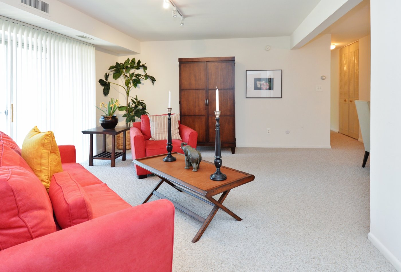 Spacious Living Room | Apartments in Lansdale, PA | Valley Stream Apartments