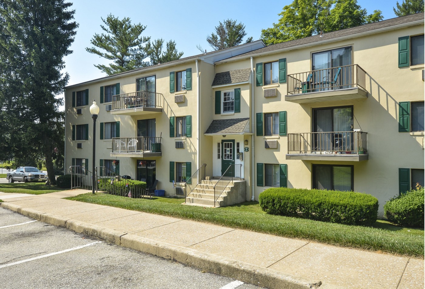 Swimming Pool | Apartment Homes in Downingtown, PA | Norwood House Apartments