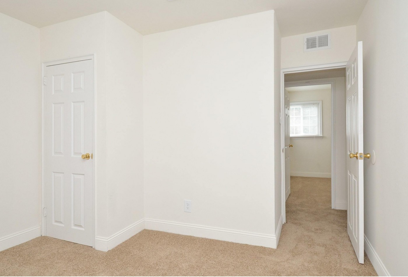Spacious Living Room | Apartments in Wilmington, DE | Greenville on 141 Apartments & Townhomes