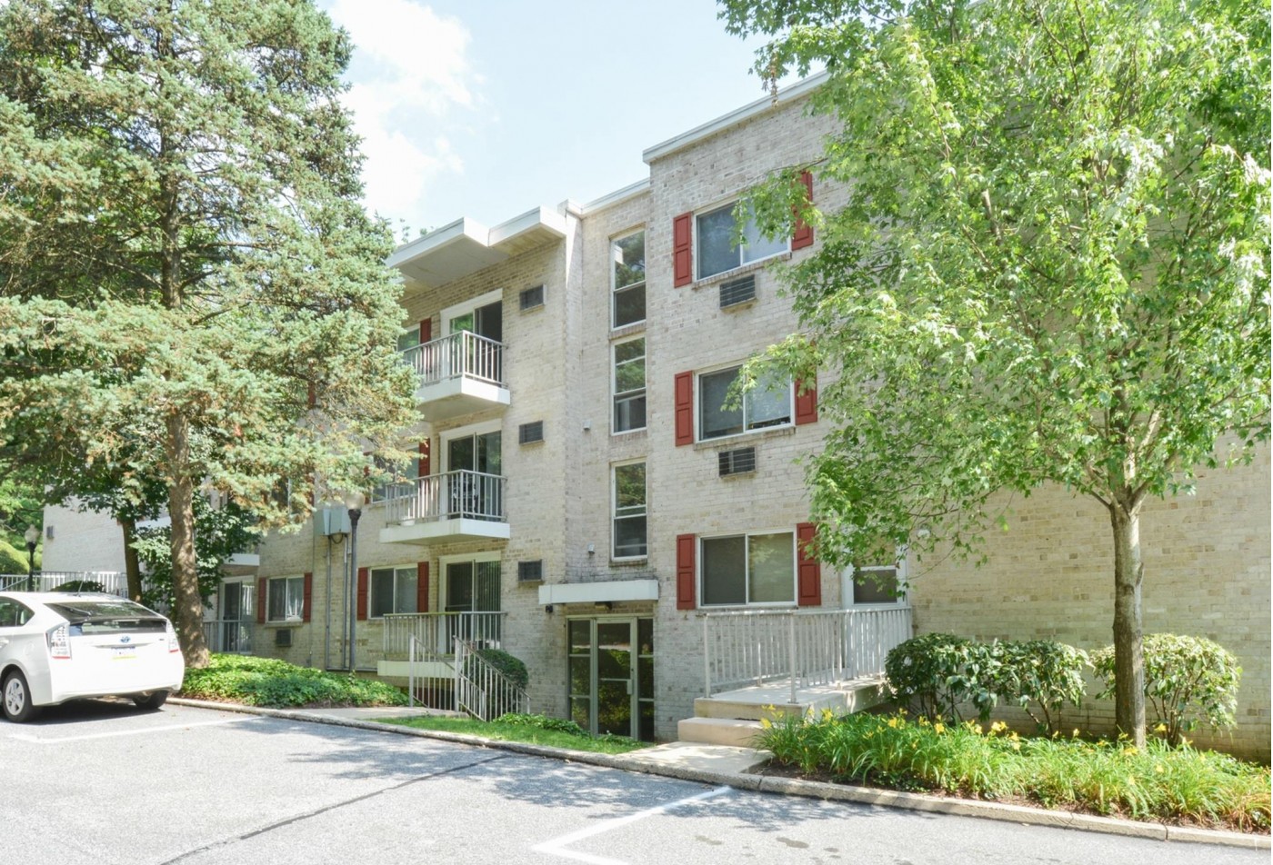 Apartment Homes in Media, PA | Gayley Park Apartments