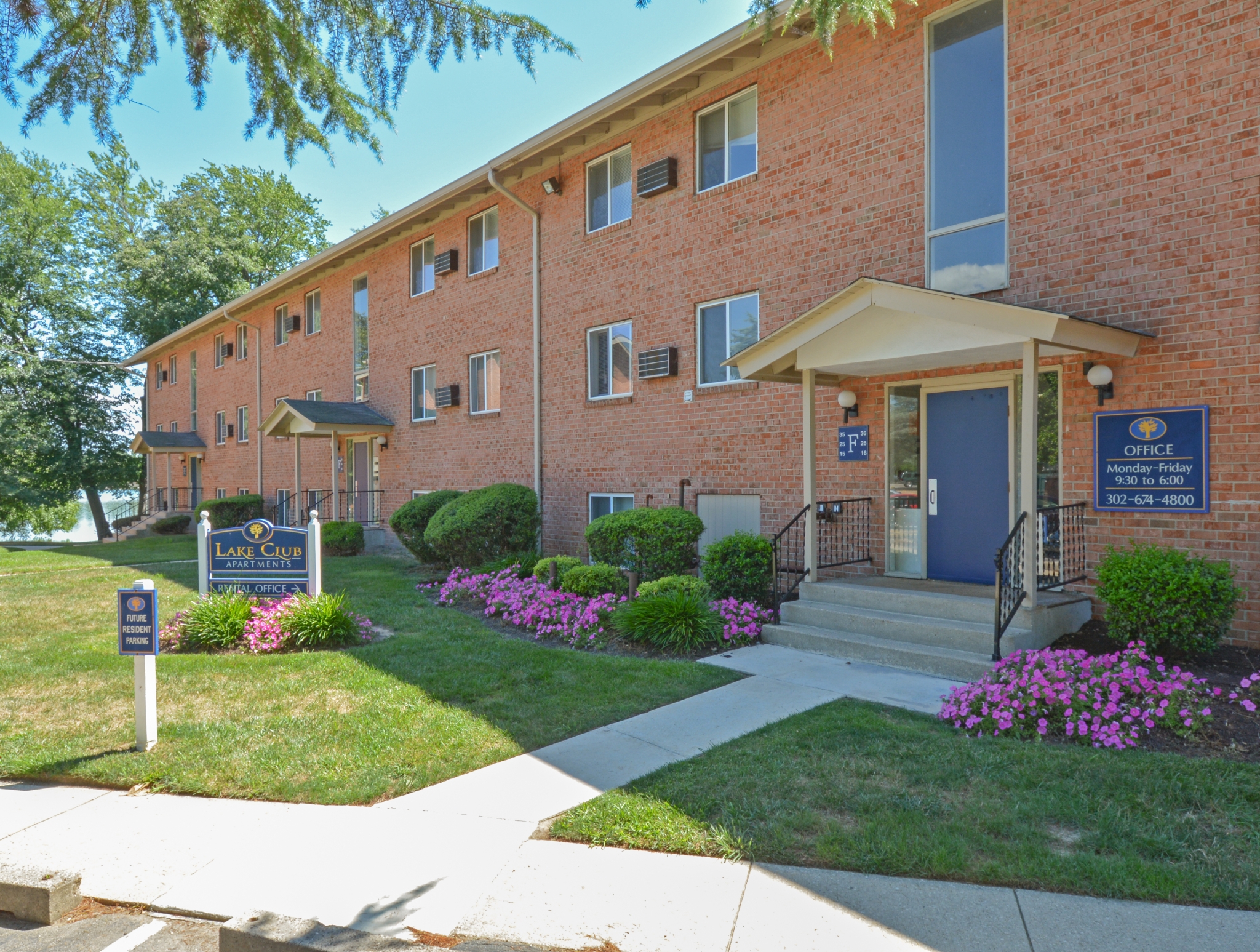 Friendly Office Staff | Dover DE Apartments For Rent | Lake Club Apartments
