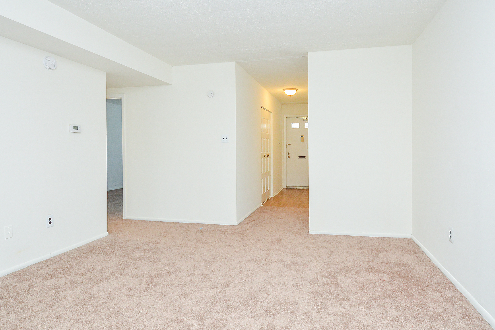 Spacious Living Room | Apartments in Willow Grove, PA | Willow Run Apartments