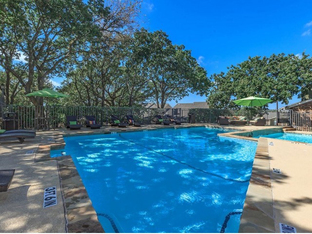 2 Swimming Pools