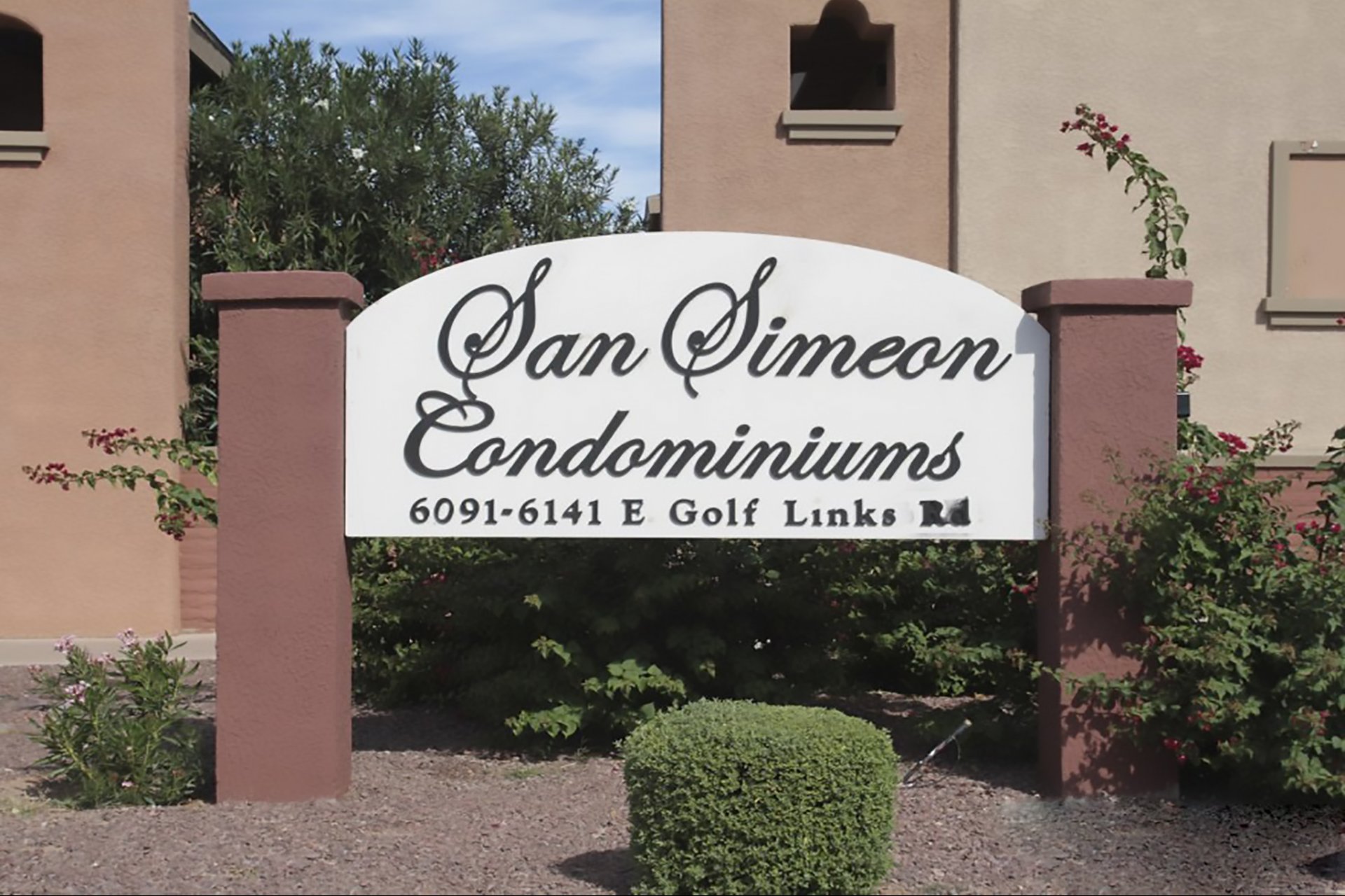 San Simeon Apartments Tucson, AZ signage