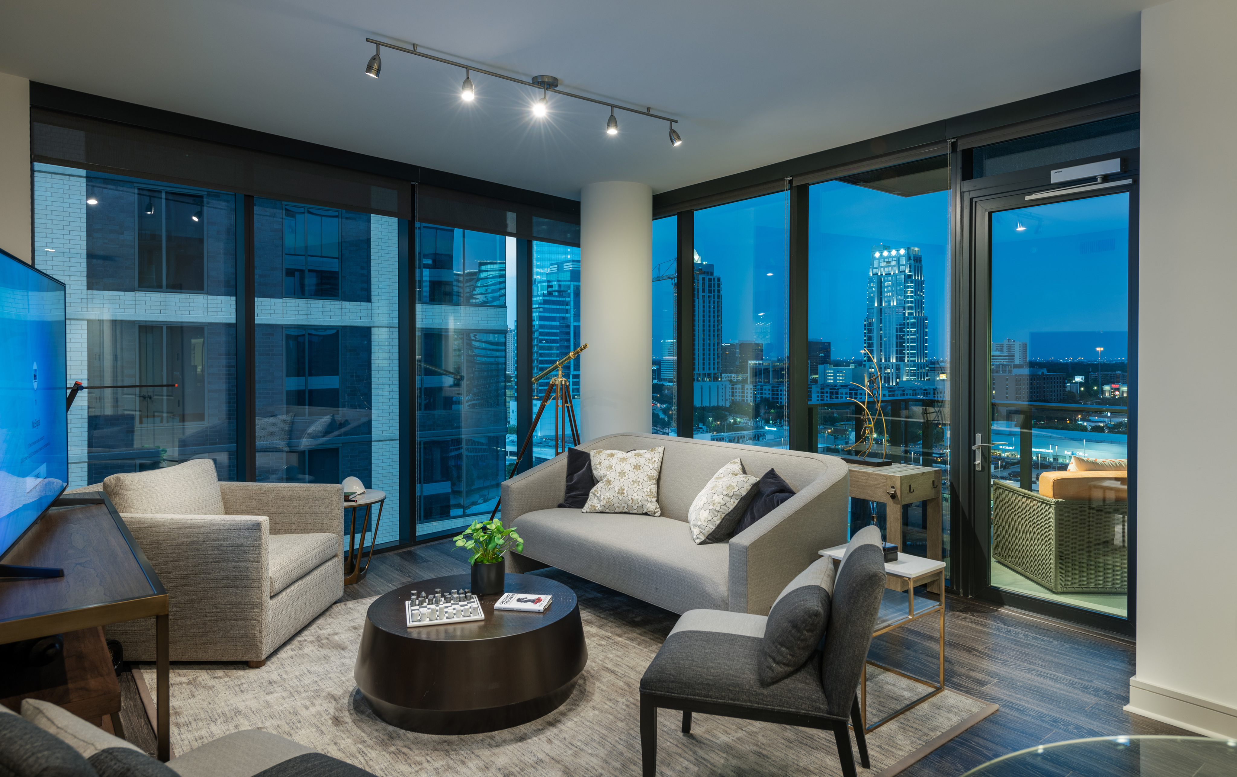 Luxury High-Rise Galleria Apartments | Hanover BLVD Place Gallery