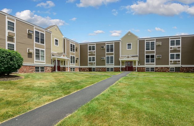 Apartments in South Amherst For Rent | The Boulders Apartment Homes