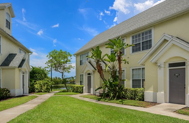 Apartments in Fort Myers For Rent | Bay Harbor