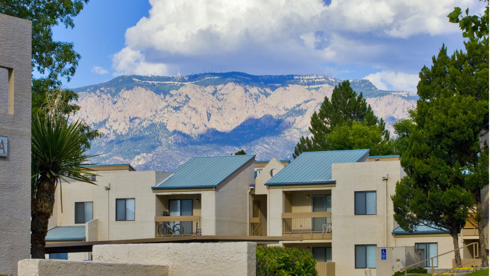Vista del Sol Apartments