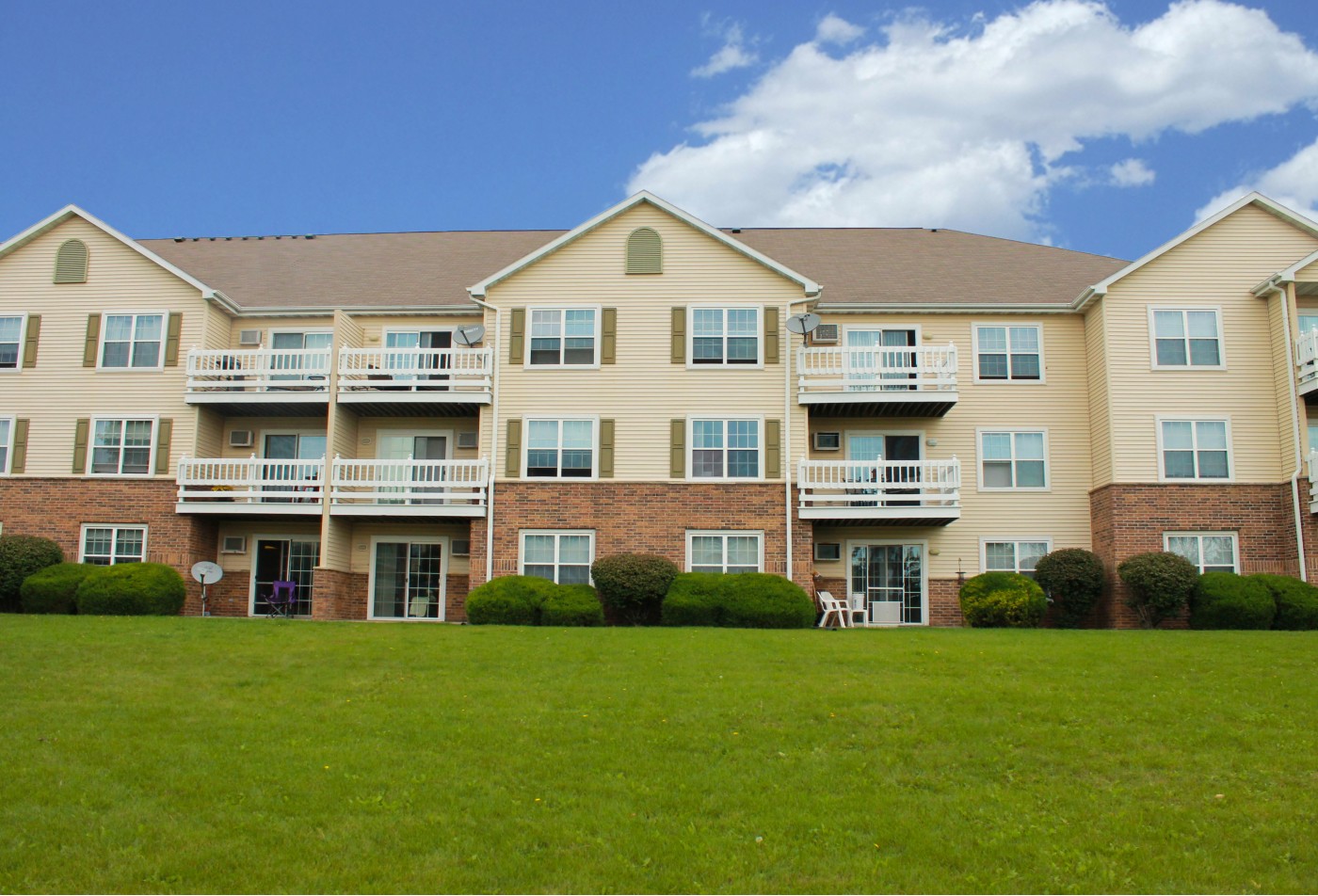 2 Bed 1 Bath Apartment In Kenosha Wi Riverwood Apartments