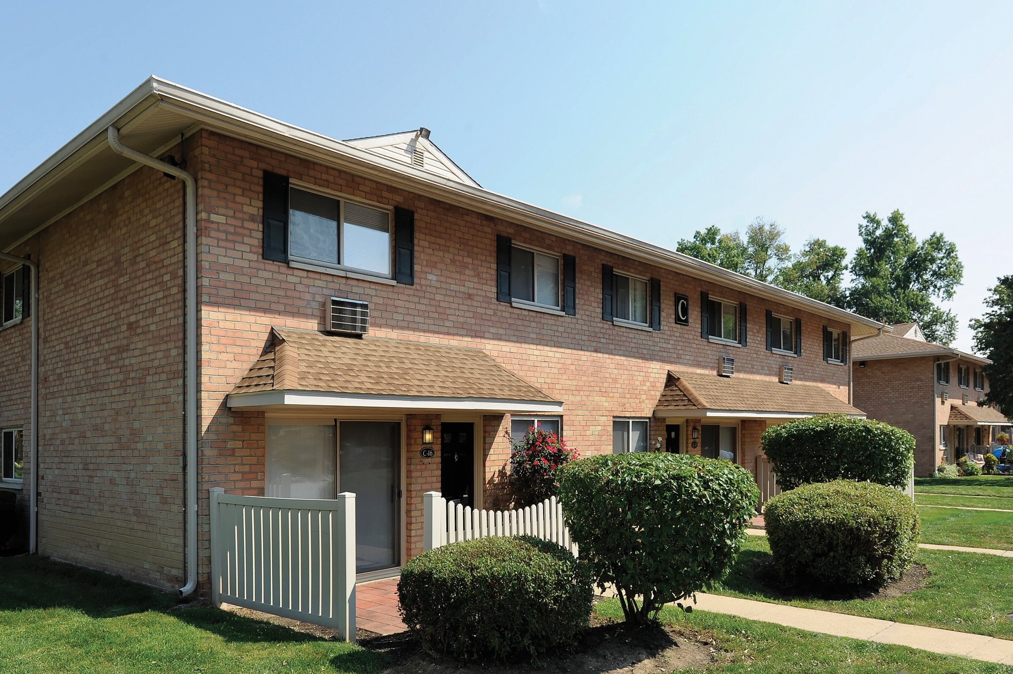 Golf Club Apartments and Townhomes Image 38