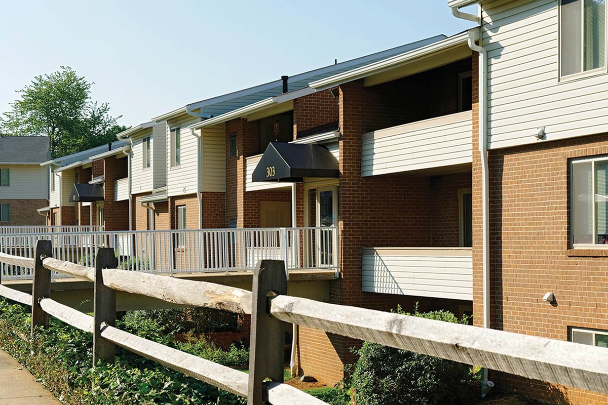 Saddle Brooke Apartments Exterior