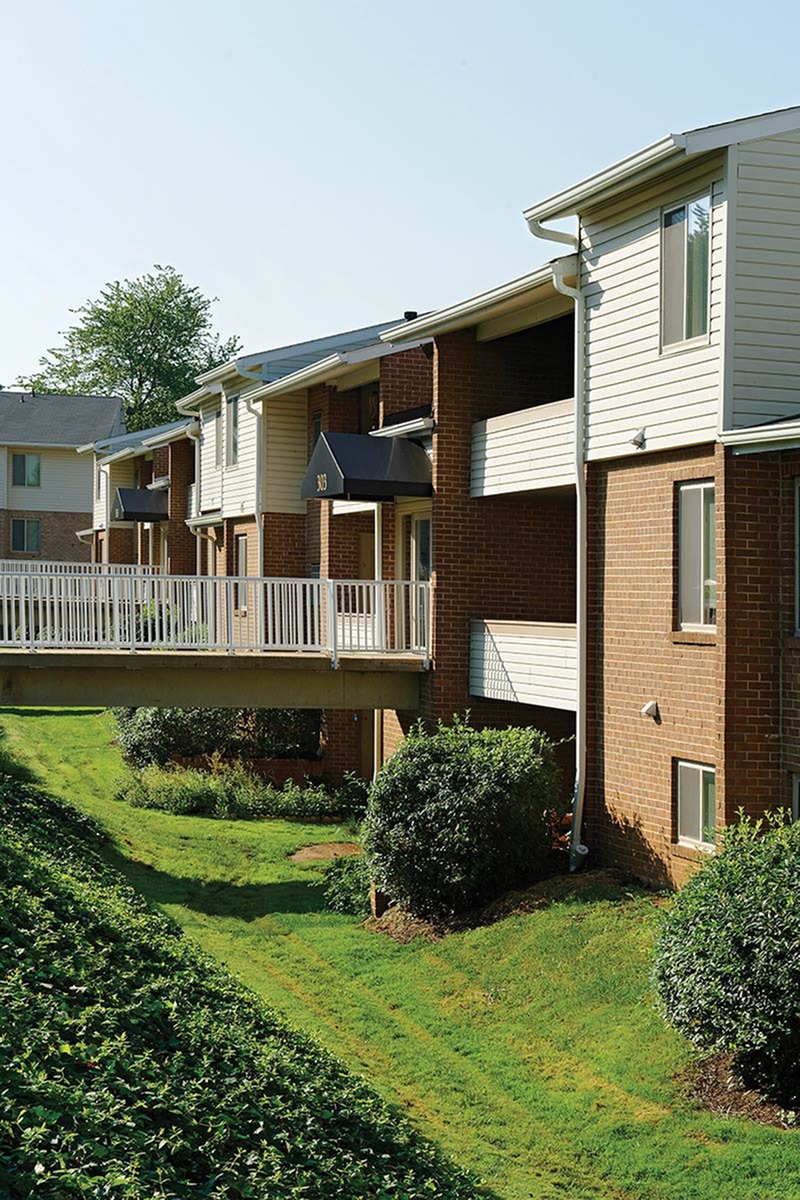 Saddle Brooke Apartments Exterior