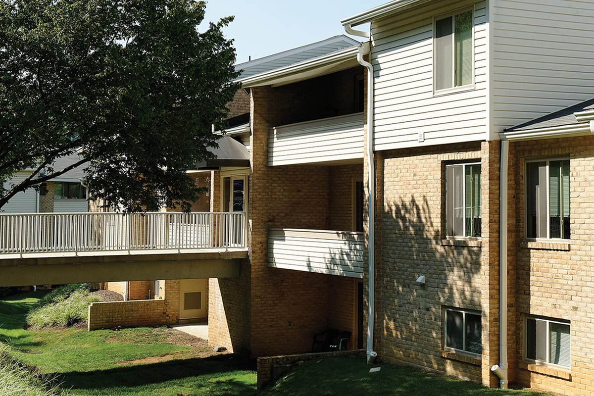 Saddle Brooke Apartments Exterior